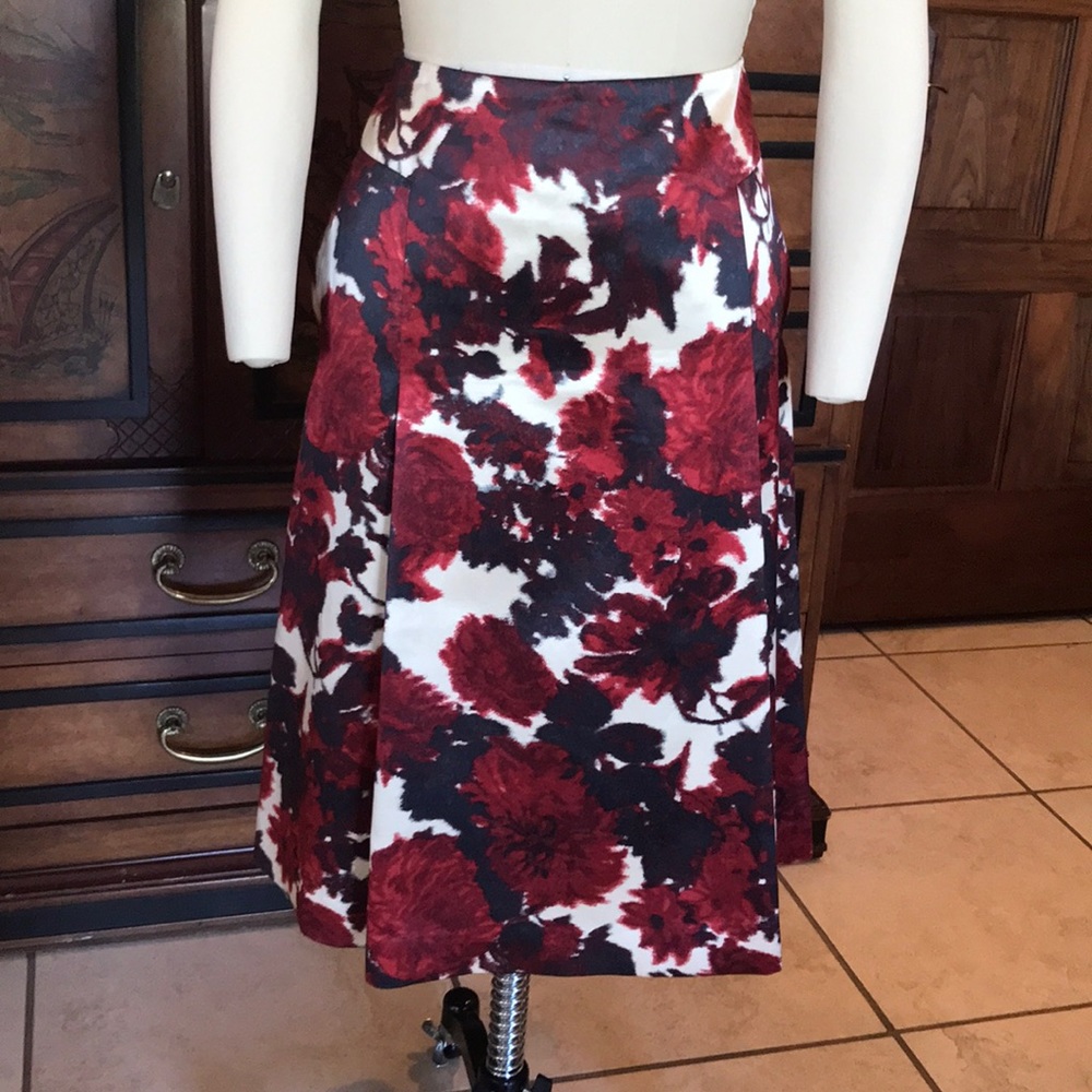 Gorgeous Talbots skirt with Pockets! Worn one time